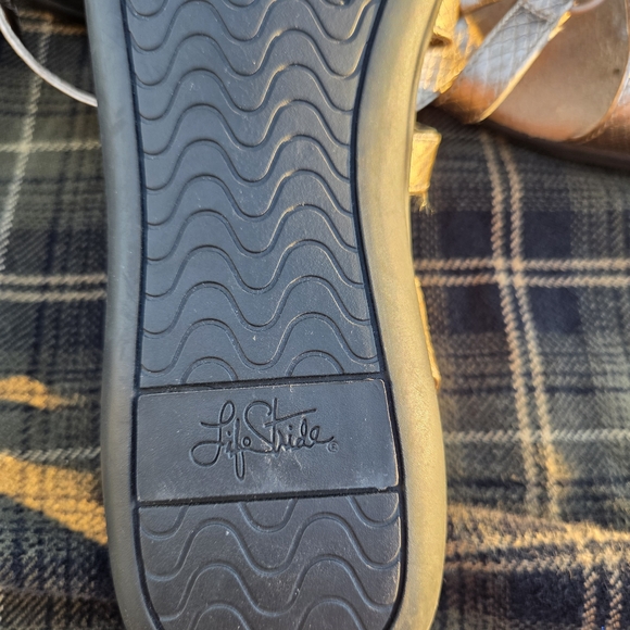 Stylish Silver Sandals - Picture 6 of 8